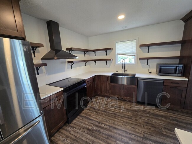 Building Photo - 1138 White Ivy Pl NE
