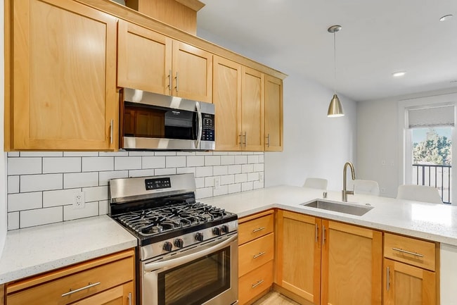 Building Photo - Incredible unit in Aptos Village where pla...