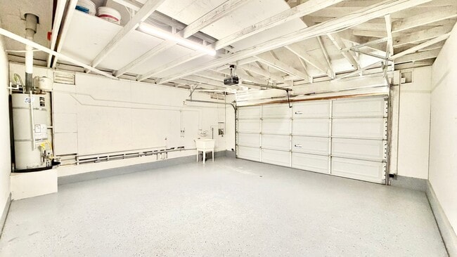 Building Photo - Lovely Single-Story Home in the Friendly a...