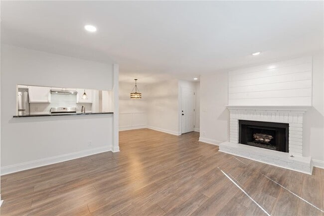 Building Photo - 103 Warm Springs Cir