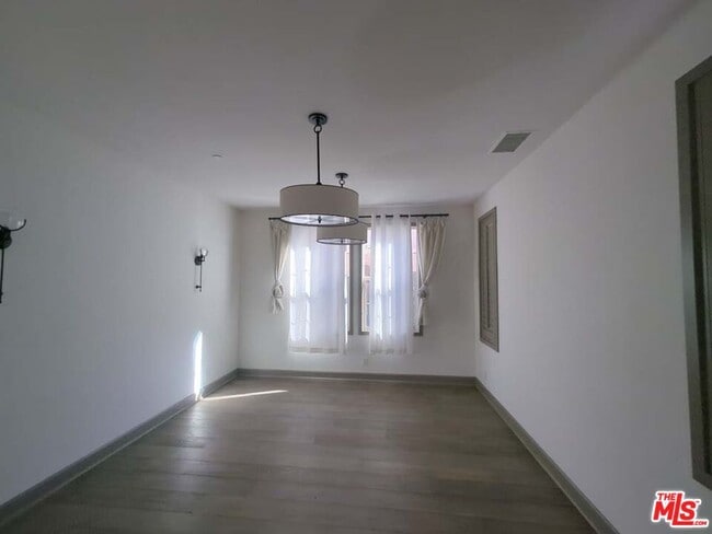 Building Photo - 16243 Cameo Ct