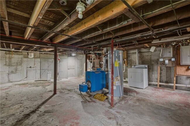 Building Photo - 82 Van Zandt Ave