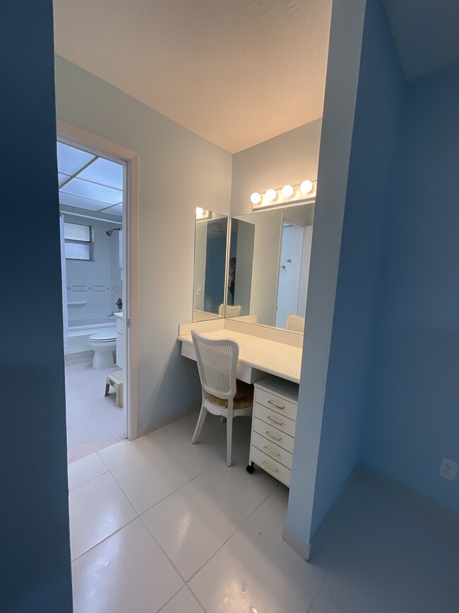 Vanity area - 2900 NW 47th Terrace