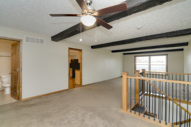 Building Photo - 1070 Center Dr