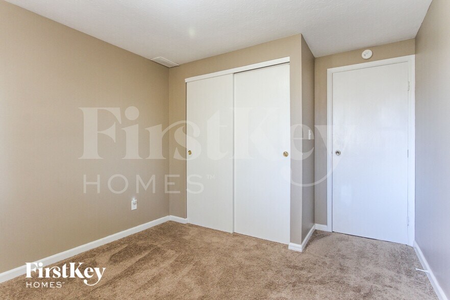 Building Photo - 3735 Valley Lake Dr