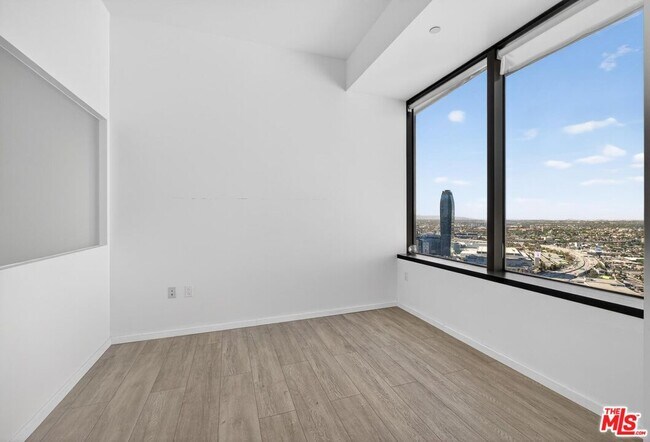 Building Photo - 1100 Wilshire Blvd