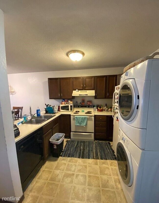 Building Photo - 2 br, 2 bath 4plex - Bunting Lane Apartments