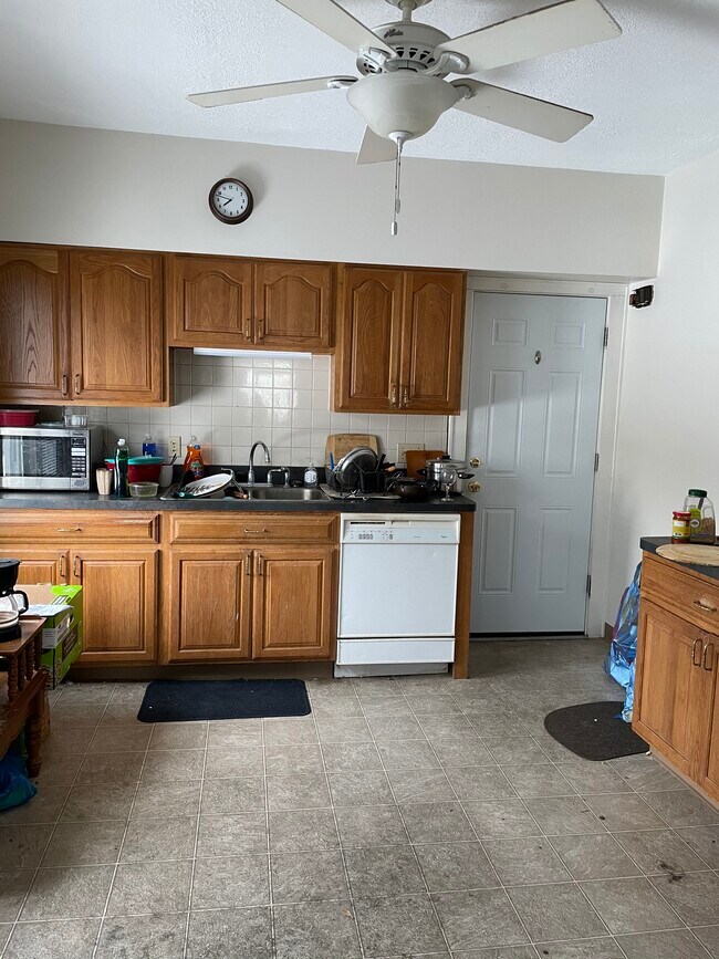 Building Photo - 2515 E 127th St