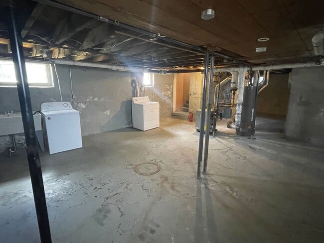 Building Photo - Beautiful 3 Bedroom Home