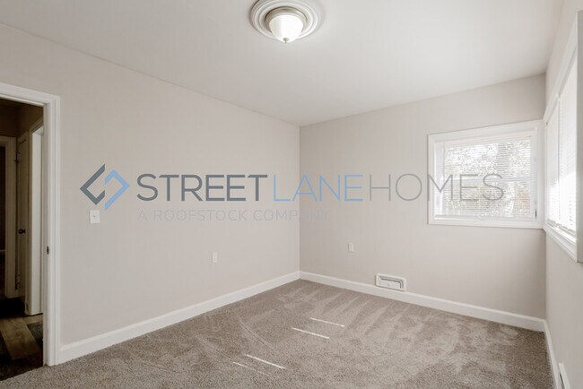 Building Photo - NOW OFFERING $250 OFF FIRST FULL MONTH IF ...