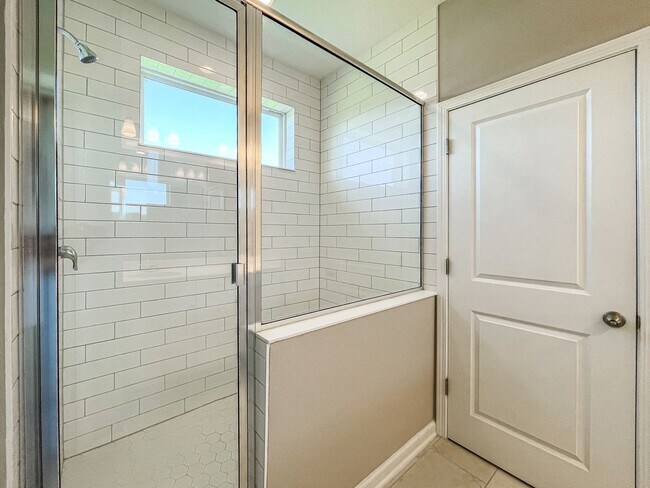 Building Photo - Silverleaf 4/3 w water view!!
