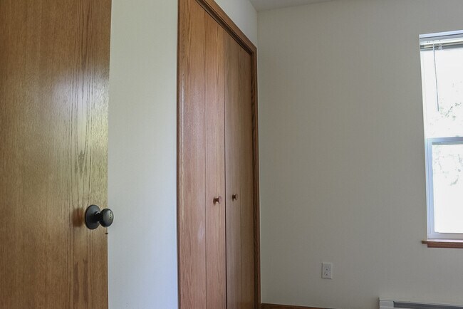 Building Photo - 1223 Salem Dr