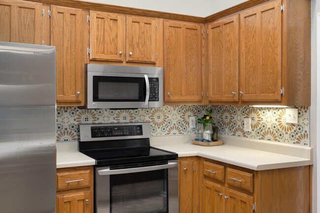 Building Photo - 4905 Springtree Dr