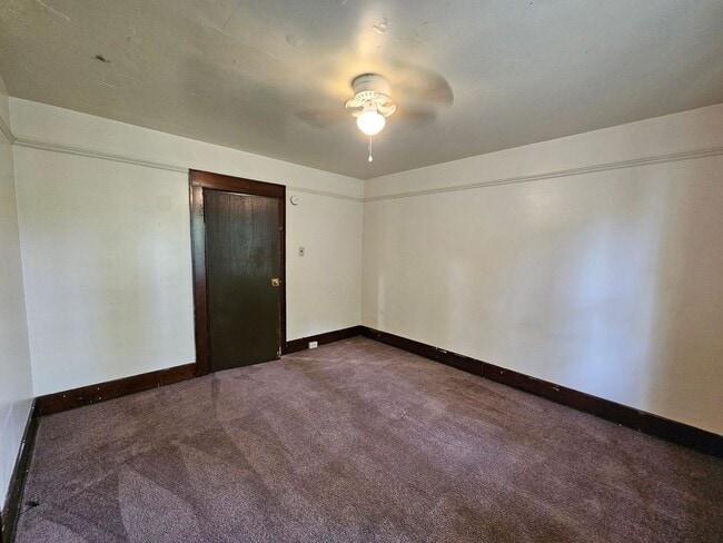 Building Photo - 397 Gilmore St