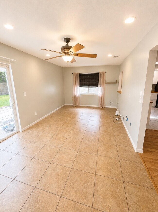 Building Photo - 534 Sevilla Dr