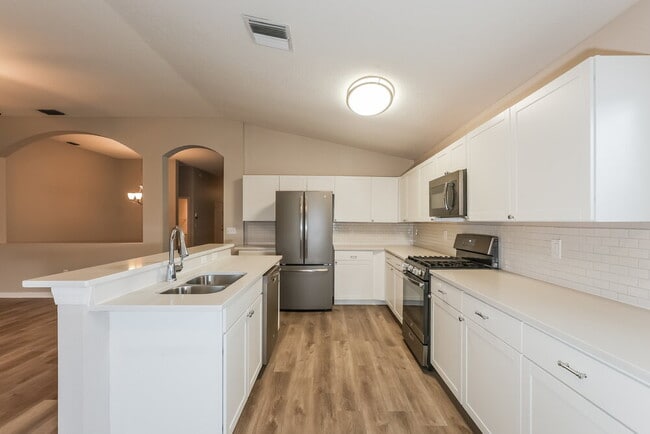 Building Photo - 9919 Stockbridge Dr