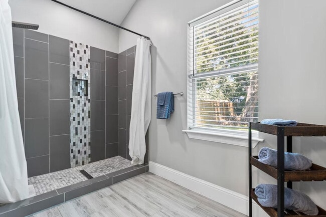 Building Photo - 134 Lee St