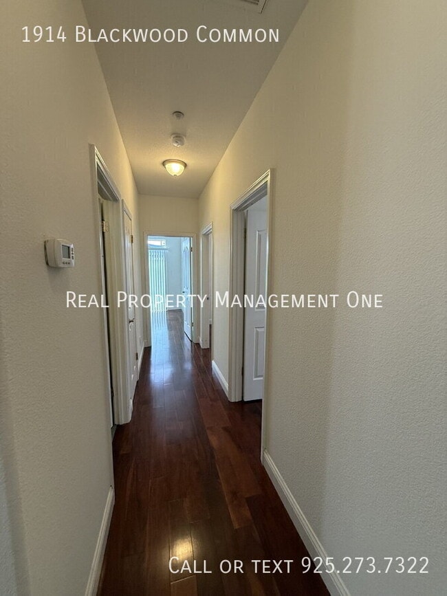 Building Photo - 1914 Blackwood Common