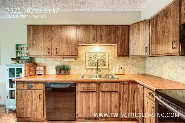 Building Photo - 7525 W 102nd St