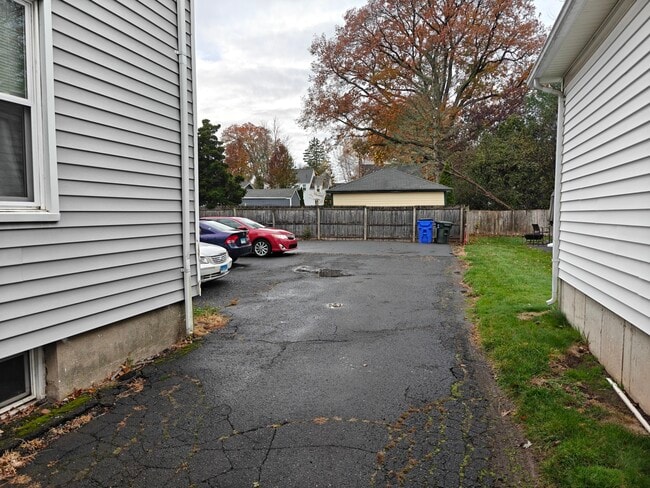 Building Photo - 117 Dover Rd