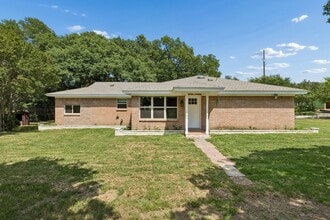 Building Photo - Stylish, Comfortable Colleyville Home with an Open, Airy Layout