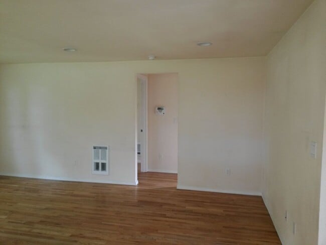 Building Photo - Lynnwood Bungalow