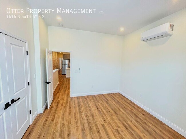 Building Photo - 1416 S 54th St