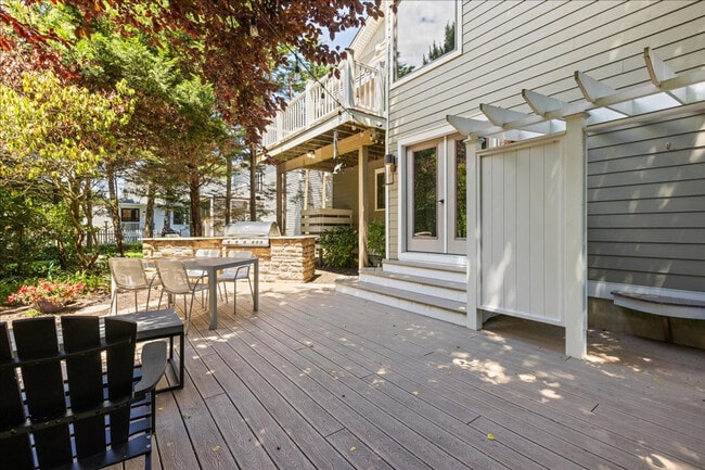 Building Photo - 710 Lighthouse Ave