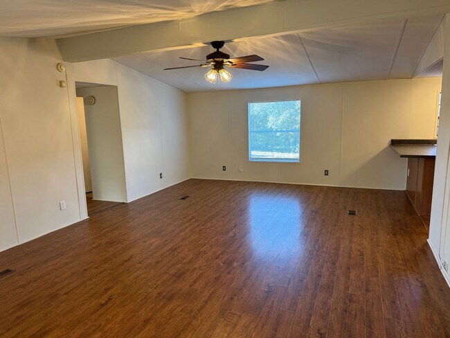 Building Photo - 4044 Friendship Rd