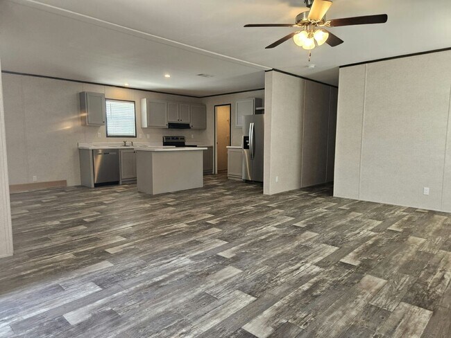 Building Photo - 6721 Hidden Oaks Dr
