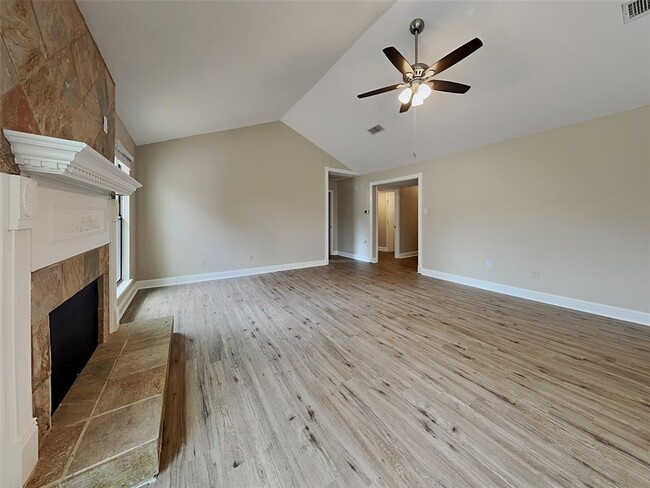Building Photo - 7323 Silver Star Dr