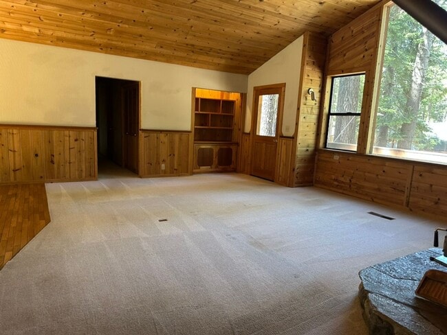 Building Photo - Long Term Lease in Tahoe Donner