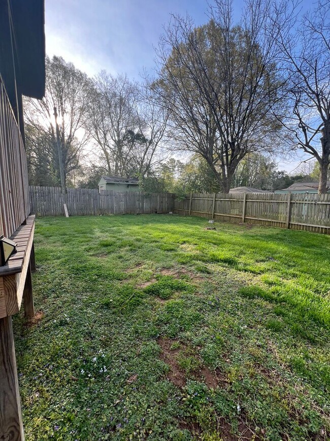 Building Photo - Renovated Brick Ranch in NW Charlotte