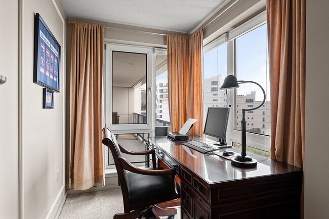 Building Photo - 1001 Marina Dr