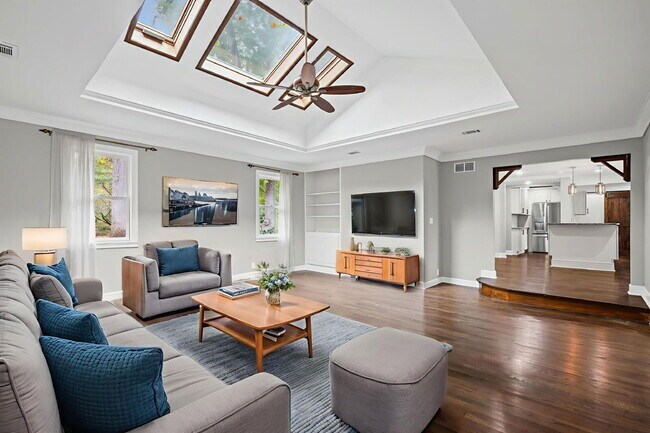 Building Photo - 815 Sudbury Rd NE