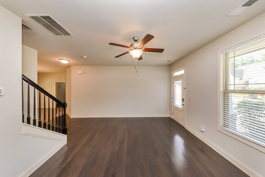 Building Photo - 89 Greatwood Ln