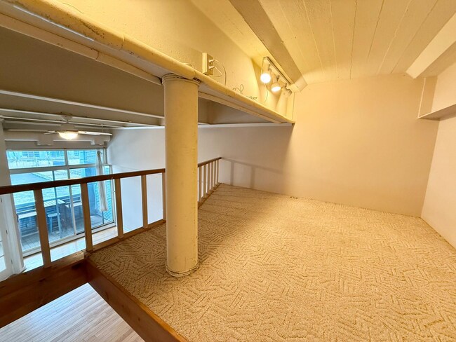 Building Photo - 3 N Christopher Columbus Blvd