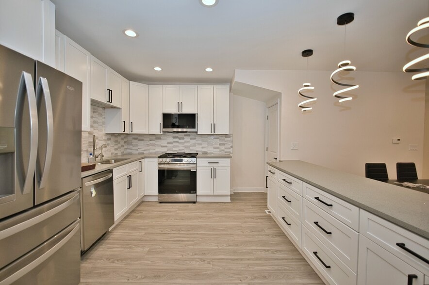 Building Photo - 4616 N Kostner Ave