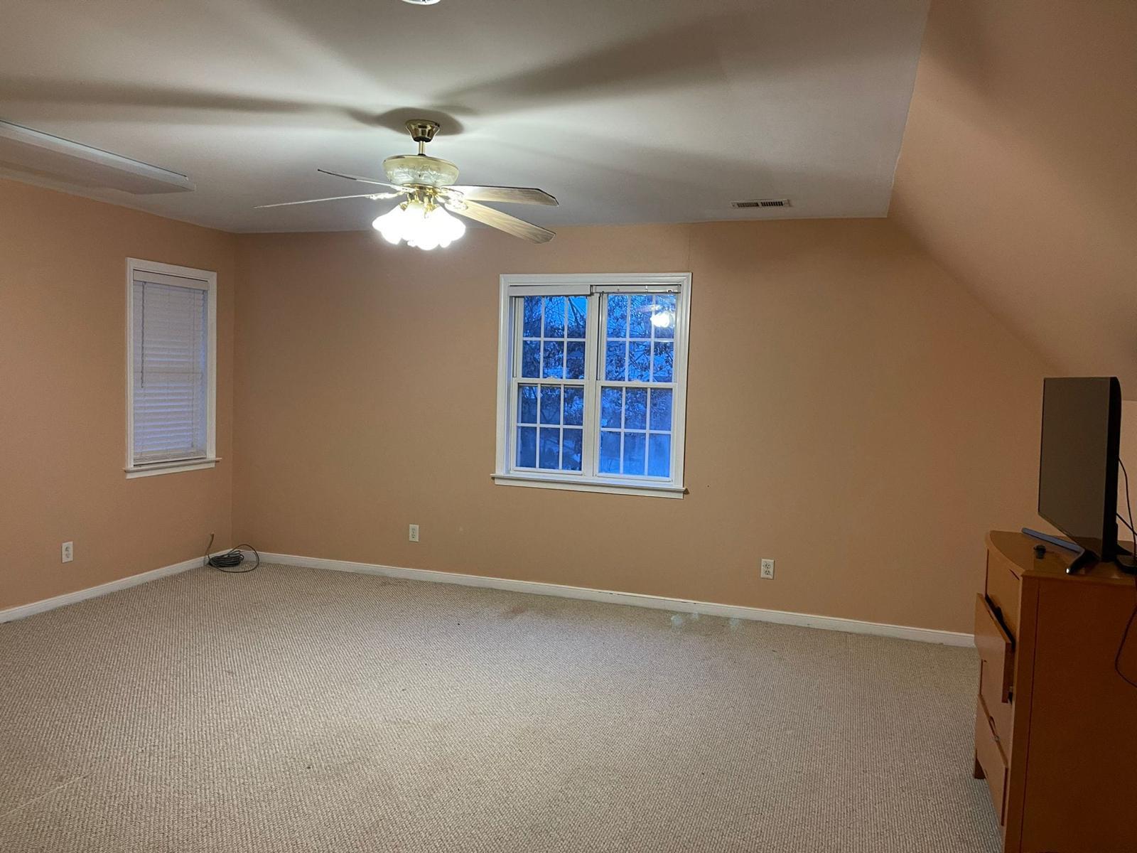 Building Photo - 1300 Lomond Dr