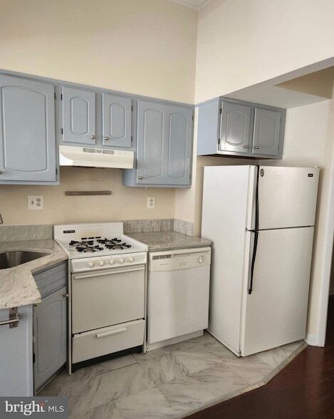 Building Photo - 2121 N Street NW Unit 3