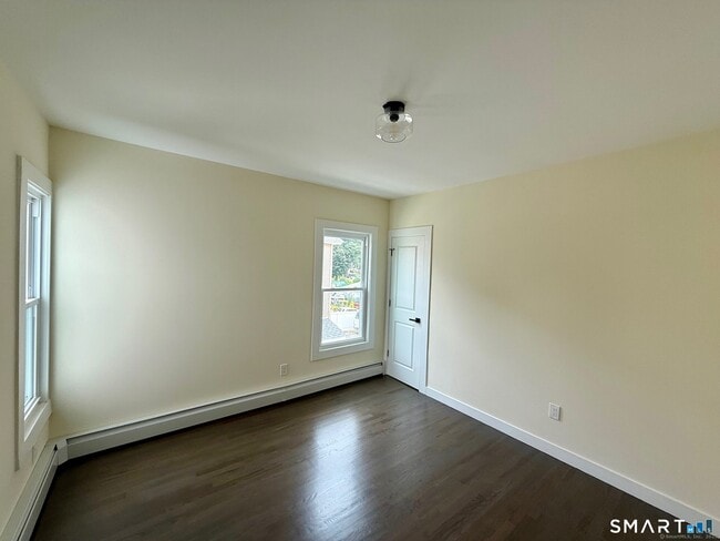 Building Photo - 449 Stanley St