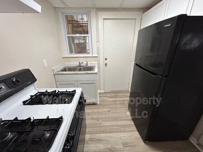 Building Photo - 518 Lake Ave