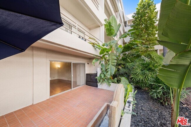 Building Photo - 1131 Alta Loma Rd