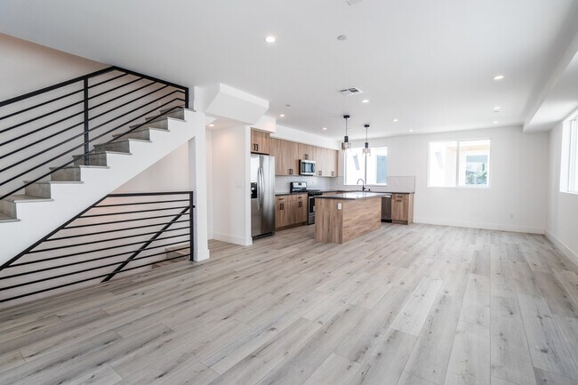 Building Photo - 4293 Tujunga Ave