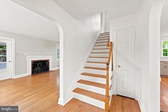 Building Photo - 843 Taylor St