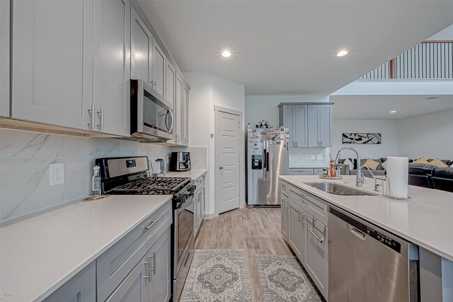 Building Photo - 6850 Amber Clf Ln