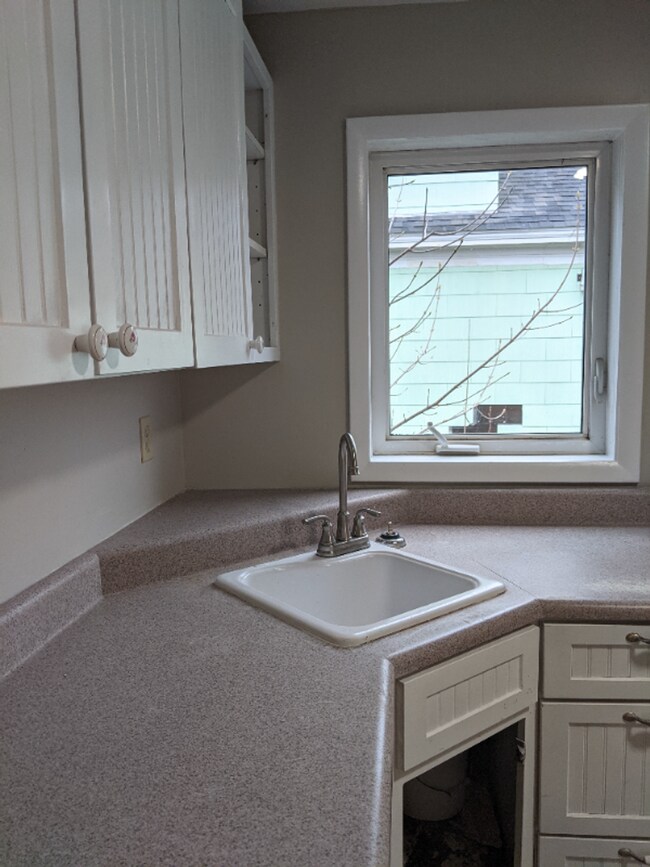 Building Photo - Adorable, Affordable, Available!! Complete Reno!!