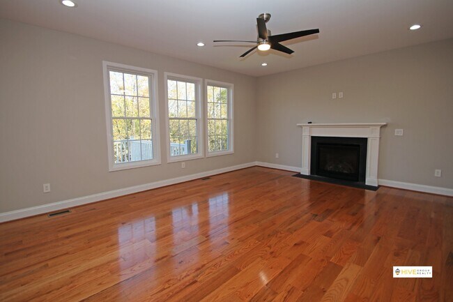 Building Photo - Upscale rental in Harrisonburg!