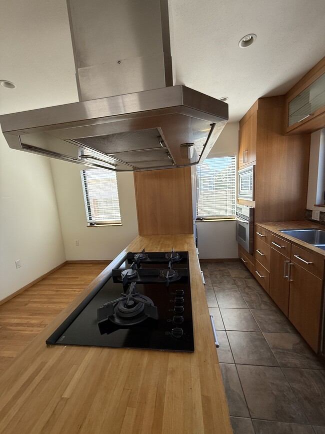 Building Photo - 4160 W 163rd St