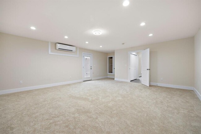 Building Photo - 507 Deercreek Ln